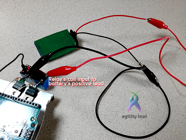 Picture showing how to connect battery to reversible relay switch