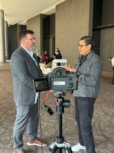 Scaling Tech Podcast host Arin Sime interviews Global AI Professor Osvaldo Ramirez Hurtado on location in Mexico.